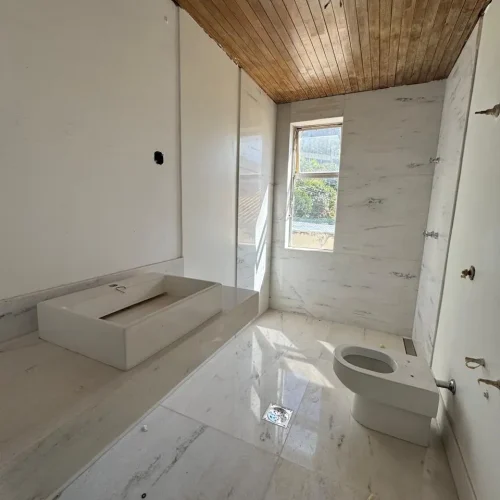 Banho suíte 4